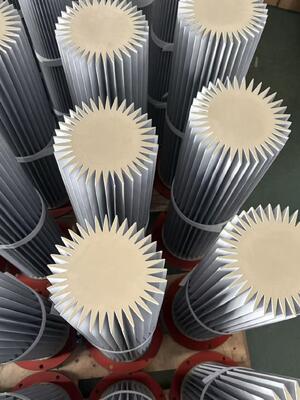 Flanschmontage Edelstahl Faltenbalg Metallfilterpatrone Wiederverwendbarer waschbarer industrieller gefalteter Filterelement